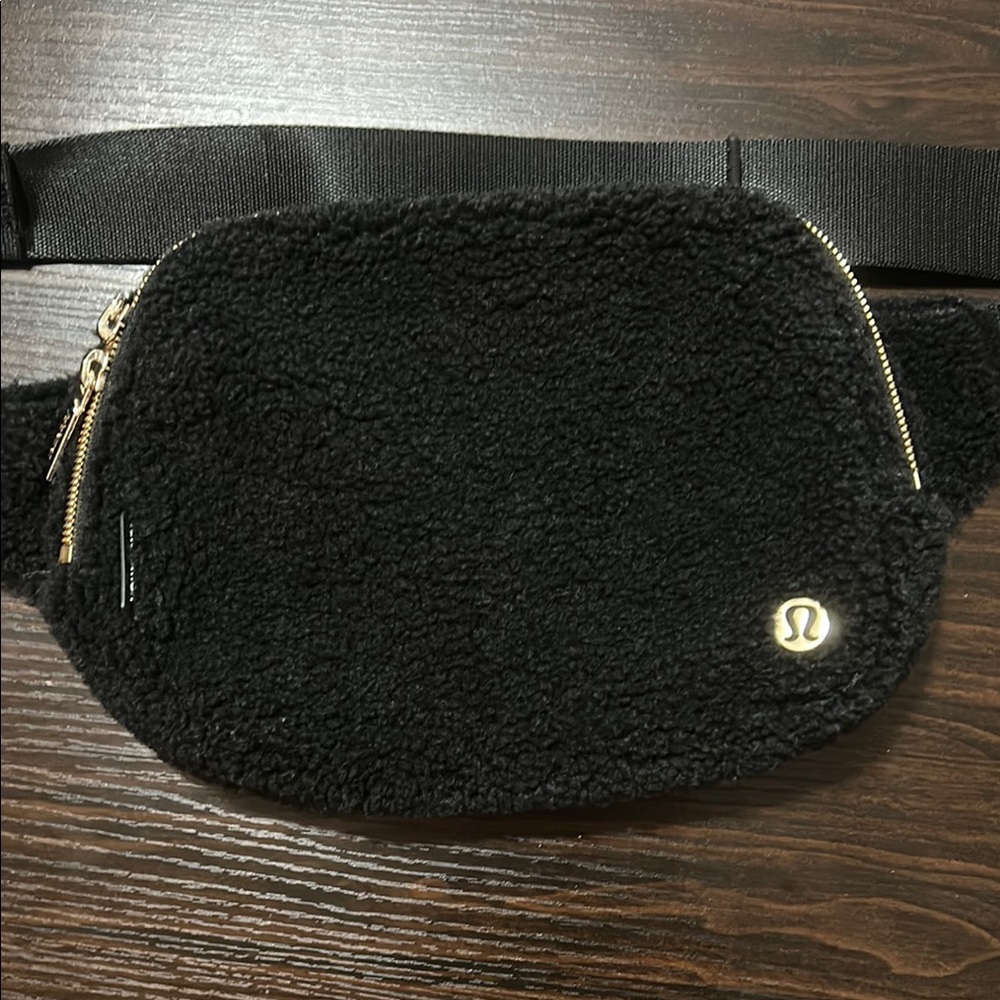 Lululemon Black Sherpa Belt Bag